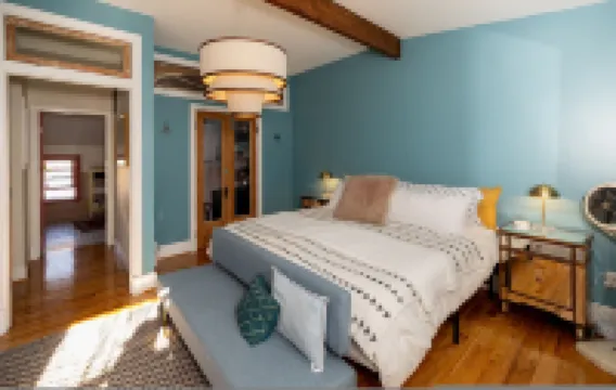 Wyatt's Saloon Guest House 2