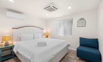 Foothills LA Hideaway Patio Lounge Work-friendly