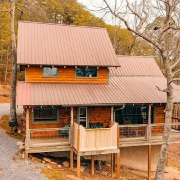 Adelaide's Den 2 Bedroom Cabin by RedAwning