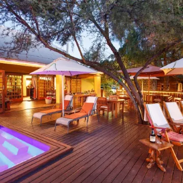 Riverside Guest Lodge