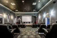 Beautiful Resort Condo - Minutes from the beach!