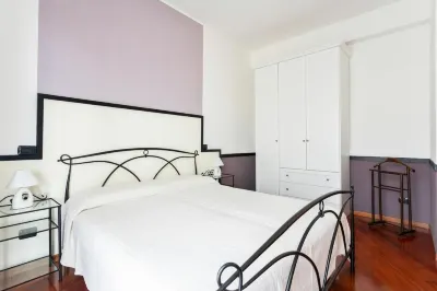 Santa Chiara Apartment by Myhomeincomo Hôtels à : Lipomo