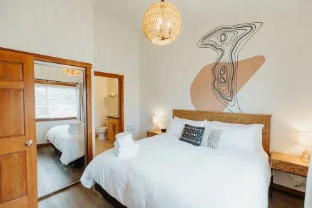 Modern Suites with Fully-Equipped Kitchens - Stylish Boutique Hotel Отели в г. Калиспелл