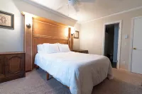 Sunset Summit Condo - Close to Slopes • Fireplace • Family-Friendly