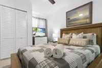 unique & modern • heated saltwater pool • 3mi to beach & steps to wilton dr