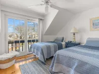 Maushop Village, 2-Bedroom, 1.5 Baths, Sleeps 4,  A/C, Patios & Private Beach マッシュピーのホテル