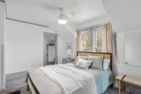 Chic 3 bedroom Get-a-way in downtown Lake Geneva - 4-Star