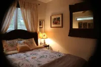 Oceanfront Cottage Private Secluded Dog Friendly at Colvmns by the Sea