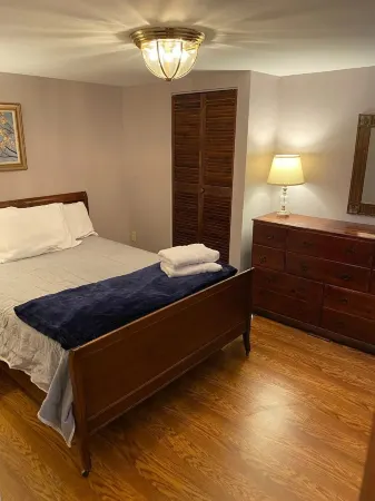 Cozy Urban Bungalow Pet Friendly! Near Pit Airport, Pgh Stadiums & Museums!