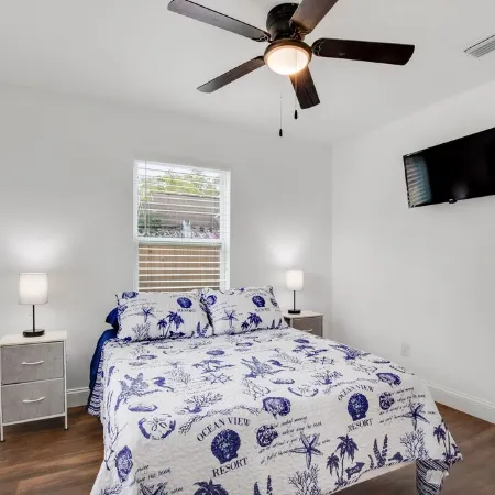 Cozy Duplex Retreat - Beaches, Hospital, Dining