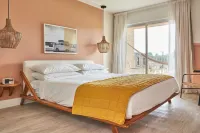 The June Motel, Sauble Beach Hotels in Wiarton