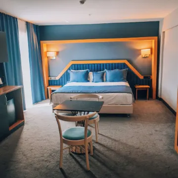 Roof 264 Hotel & Suites