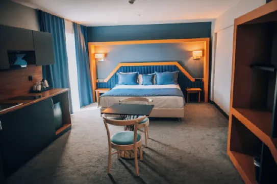 Roof 264 Hotel & Suites