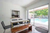 Lighthouse Guest Suites Hôtels à : Oakland Park