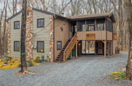 Atlas Point Lodge Sauna, Fireplaces, Kayaks, Lakes + Pet-friendly Yard