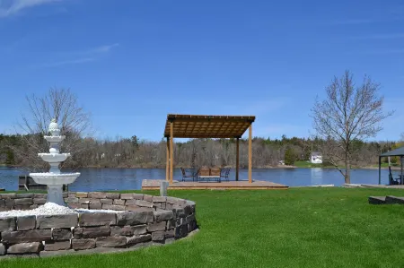 Motel 6 Campbellford, on Отели рядом с достопримечательностью «Fisherman's Paradise Resort»