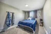 Charming 3-bedroom house on the Canal! Fireplace! Firepit! Pets Welcome! Macomb County 호텔