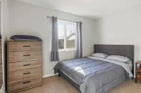 Charming 2-bedroom house with AC, WiFi in welcoming Salem