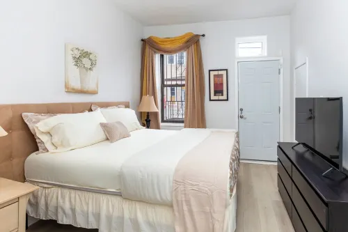 Amazing Value!  7Bedrooms/4Baths  20 min to NYC