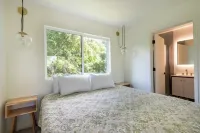 Baleen. Gorgeous Outdoor Sauna, Stylish Interior, Pet Friendly. Hotels near 4175 N Hwy 101