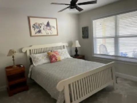 Wood Haven on the River- cozy cottage on the Hiawassee River in Hayesville NC