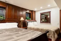 Inspiring Stone Grotto Sleeps 10-20 & Free Parking - Bungalows