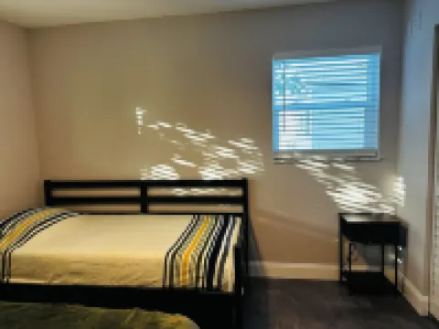 Chic newly remodeled  2bd 2bath apartment with AC, WiFi in vibrant Delray Beach