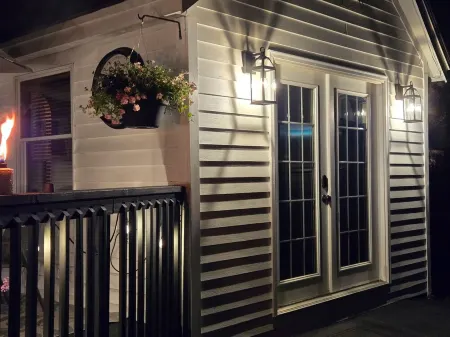 Saratoga Eastside home - Walking close to Track &  SPAC, pet friendly