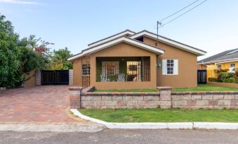 Private Pool Draxhall Gated Gym Tennis Full AC