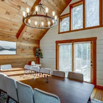 The Columbia Lodge - Family getaway close to home