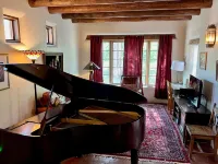 Balloon Fiesta close to Charming, Historic, N. Valley Casita! Hotel a Los Ranchos de Albuquerque