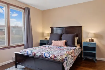 "The Loop" 10min walk: Restaurants + Bars, Wash U Hotel in zona St. Louis Walk of Fame