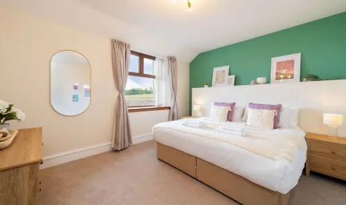 Woodside Family Pet-Friendly Holiday Home with Hot Tub