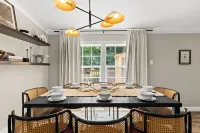 7min to NRG - Sauna, Hot tub, Firepit, Huge Deck