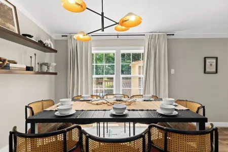 7min to NRG - Sauna, Hot tub, Firepit, Huge Deck