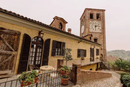Castello di Casalborgone - Luxury Castle Отели рядом с достопримечательностью «BAVA Winery»