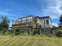 PEACE AND QUIET AT HOKIO BEACH, CLOSE TO LEVIN, PET FRIENDLY Các khách sạn gần Lake Horowhenua