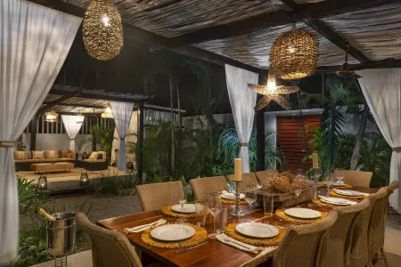 6 BR VILLA WITH 3 JACUZZI AND POOL