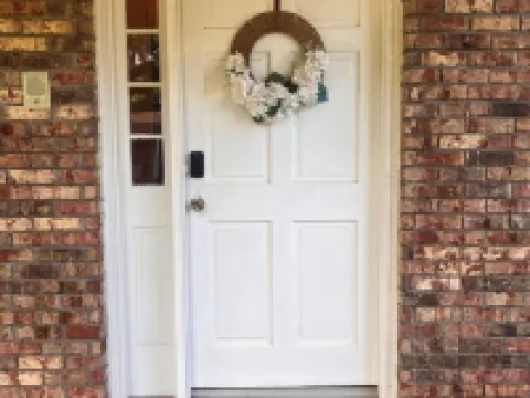 House of Prayer, 3-bedroom house with a picnic backyard. Hotels in Anniston