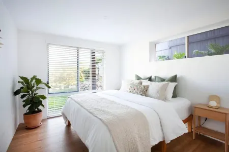 La Sirena One Bedroom Coastal Living Apartment Отели в г. Баллина