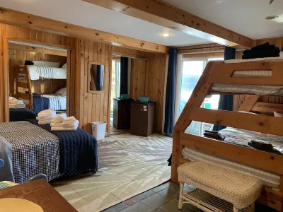Lakeside house with a separate bunkhouse Hotels near Poland Spring Preservation Society