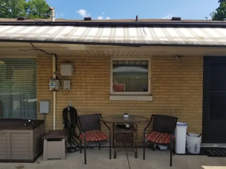 Located Near Notre Dame and other local Colleges. Sleeps 3-4