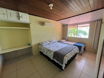 HOUSE WITH 5 ROOMS ALL SUITES TO ACCOMODATE ALL YOUR FAMILY Hotels near Vovó Boboba Plantas e Paisagismo