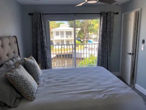 Waterfront one BR condo in beautiful Venice Beach FL. Pool, beach and marina. - 2-Star