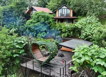 Cozy romantic cabin with jacuzzi near La Fortuna and Arenal Volcano, Costa Rica