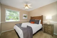 Quiet Convenient pool home, centrally located