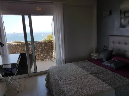 Apartment facing the sea with pool and 2 bedrooms - 2-Star