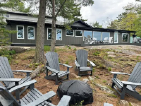 Welcome to HoneyScape - Newly Renovated 5 Bedroom Cottage