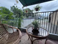 The Love Shack on Queen St Bongaree Hotels in Bongaree