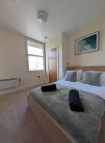 어퍼헤드 로우 아파트먼트